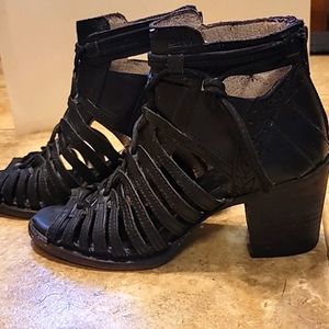 FREEBIRD by Steven Wazee Sandal size 7 All Black